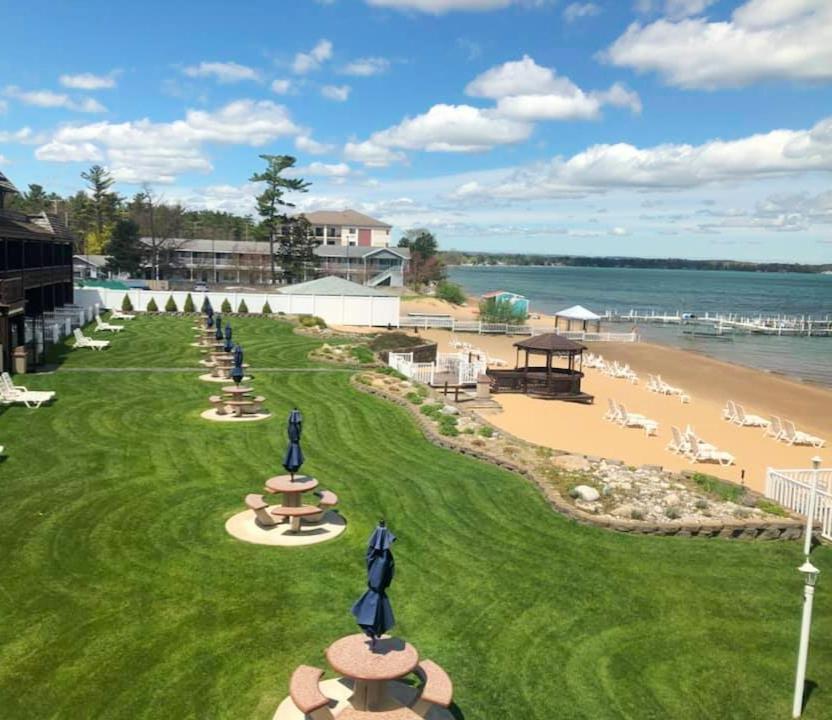The Beach Haus - Traverse City Exterior photo